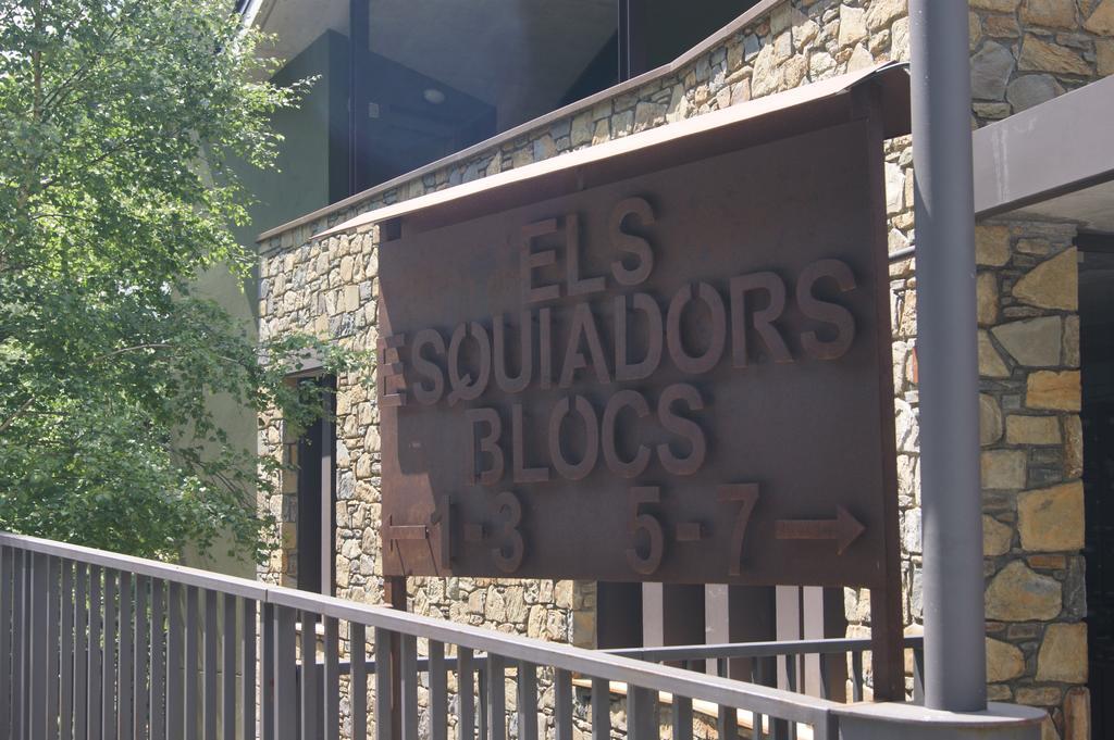 Apartaments Els Esquiadors Llorts Eksteriør bilde